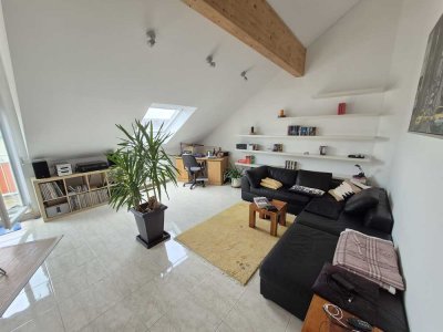 Stilvolle 2-Zimmer-Dachgeschosswohnung mit Balkon