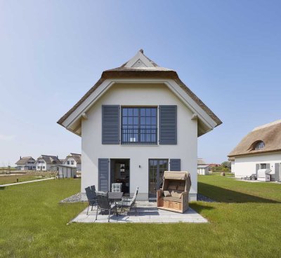 Charmante Reetdachvilla auf Rügen - Superior Ferienhaus mit Strandnähe