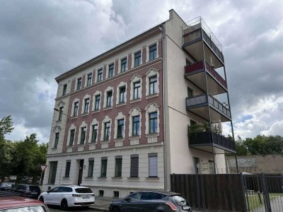 Hochwertige 3 Zimmerwohnung mit Balkon, Parkett und Stellplatz