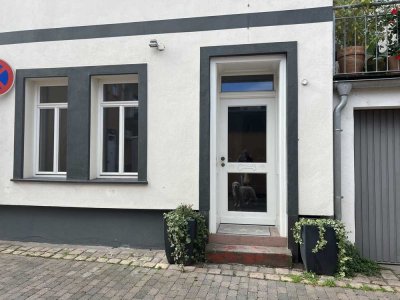 Extrem stylische „Haus in Haus“ 2 ZKB Wohnung in direkter Rheinnähe  zu vermieten