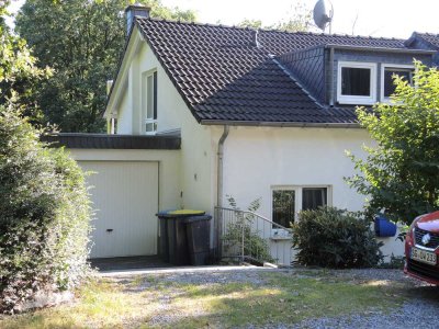 Familienfreundliche Dopelhaushälfte mit 6 Zimmern und Garage in Burg/Höhscheid