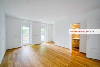 IMMOBERLIN.DE - Toplage! Komfortable Altbauwohnung mit Terrassen, Garten & großem Wintergarten