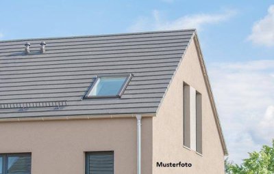 2-Familienhaus mit Balkon &amp; Garage - ideal für Familie &amp; Vermietung