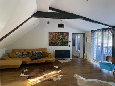 Ansprechende 4-Zimmer-Penthouse-Wohnung mit gehobener Innenausstattung mit Einbauküche in Weilrod