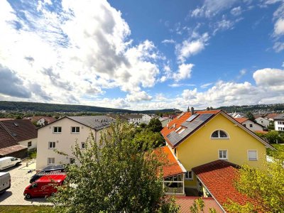 Helle 5-Zimmer-Maisonettewohnung mit Weitblick & Balkon in Kelheim (Bauersiedlung)