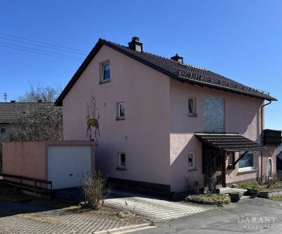 Platz für die ganze Familie! Neue Bilder. Vermietung 1. Stock/DG möglich. Haus ist leergeräumt.