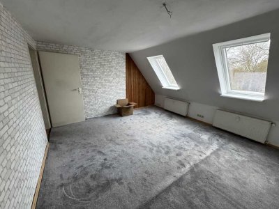5- Zimmer-Dachgeschoßwohnung mit Tageslichtvollbad