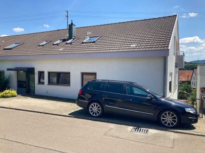 Schöne 3,5 Zimmer Dachgeschosswohnung im 3 Familienhaus