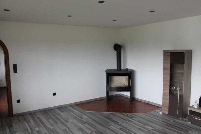Attraktive 4-Zimmer-Wohnung mit 3 Balkonen und EBK in Halsbach