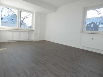 *** Altbauflair in Schlossnähe! Sanierte 2-Zi.-Wohnung mit Duschbad in Schlossparknähe! ***