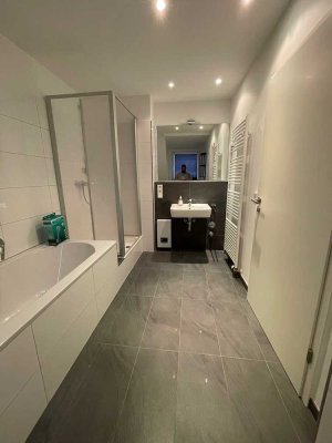 Renovierte 2-Zimmer-Wohnung im 5. OG in Düsseldorf Unterbilk