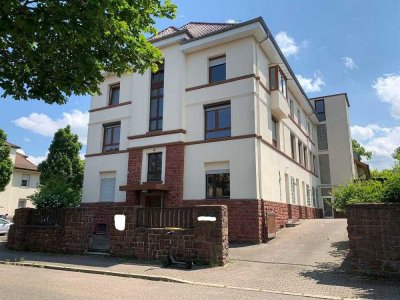 Zwei zusammengelegte Wohnungen mit ca. 152 m² Wohnfläche, inkl. Stellplatz
Exklusive Lage im Rodgebi
