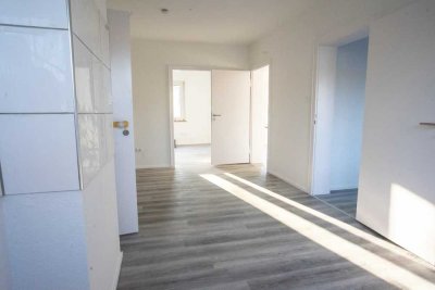 Kernsanierte 3 Zi-Wohnung mit offenem Wohn-Essbereich - Wohnen & Arbeiten in schöner Lage