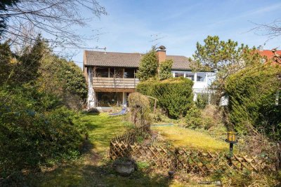 Renovierungsbedürftige DHH mit 2 Wohneinheiten und sonnigem Südgarten in ruhiger Lage