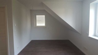 Geschmackvolle Wohnung mit dreieinhalb Zimmern, Einbauküche und Stellplatz in 2FH in Schenefeld