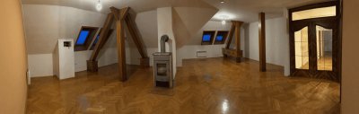 Großzügige 3-Zimmer Altbau-Dachgeschosswohnung mit Parkplatz