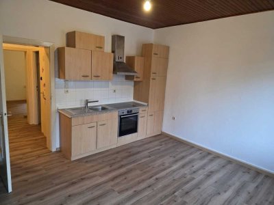 Frisch renovierte 1,5 Zimmerwohnung mit Einbauküche am Glasmacherviertel in Gerresheim