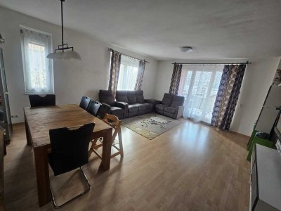 Attraktive Große 4-Zi Wohnung innerhalb der Stadt direkt am schönen Landschaftsschutzgebiet