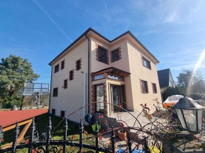 3-Familienhaus als 1 oder 2 Familienhaus nutzbar, große Terrasse, großer Garten, 2 Garagen