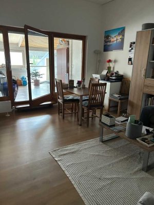 Modernisierte 2,5 - Zimmer-Wohnung mit Wintergarten und Tiefgarage