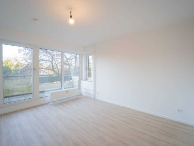 Umfänglich sanierte 2-Zimmer-Wohnung mit BALKON und EBK im Zentrum von Schnelsen