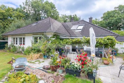 Winkelbungalow mit ausgebautem Dachgeschoss, Garage und großzügigem Grundstück