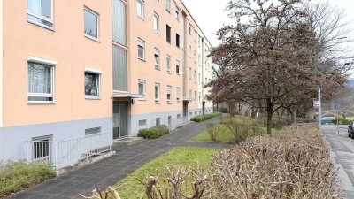 Helle und gut geschnittene 2-Zi Wohnung mit Loggia