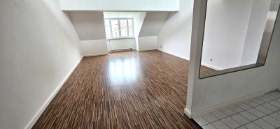 Extravagante 2-R-Maisonette, Aufzug, Uni-Nähe, im Stadtteilzentrum DD-Plauen (Uninähe)