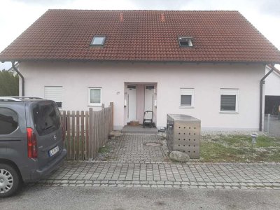 Zweifamilienhaus mit Pool  in Niederaichbach, 186 m² Gesamtwohnfläche ca. 300qm Nutzfläche