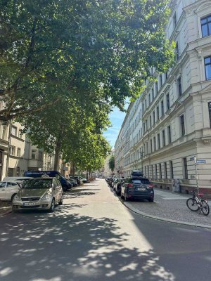 Über den Dächern der Südvorstadt: 3-Raumwohnung mit Spitzboden in Bestlage