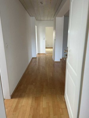 Freundliche 3-Zimmer-Wohnung mit Balkon und EBK in Rodenbach