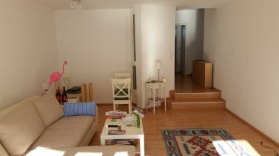 Helle 2 Zimmer Wohnung mit Einbauküche & Balkon