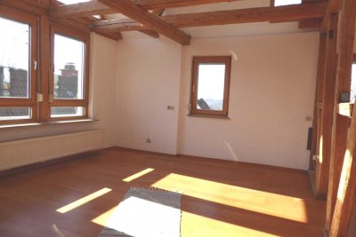 Zentrumsnahes Einfamilienhaus mit Gewerbefläche und vielen Nutzräumen