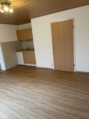 2-Zimmer-Wohnung mit Bad und Küche + 1 Zimmer und Toilette außerhalb der Wohnung