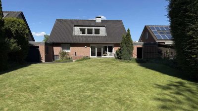 Sehr gepflegtes helles Haus auf Traumgrundstück mit 2 Garagen