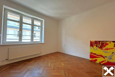 4-Zimmer-Altbauwohnung mit Balkon
