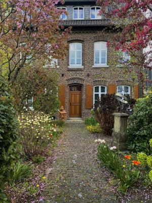 Sehr schöne altbau 1-Zimmer Wohnung mit schönem Garten