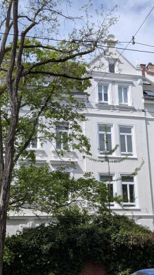 Stilvolles Wohnen im Darmstädter Norden: Frisch renoviertes Altbau-Juwel