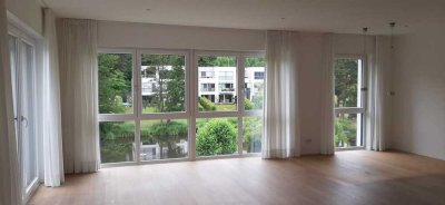 Grosszügige, helle und ruhige 4-Zimmer Dachgeschosswohnung in Rösrath mit Blick ins Grüne