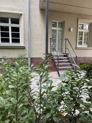 *Erstbezug* Exklusive 2-Raum-Wohnung mit TERRASSE & EINBAUKÜCHE / im Altbau  / WE 03