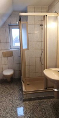 Möblierte 2-Zimmer-DG-Wohnung im Zentrum Metzingens