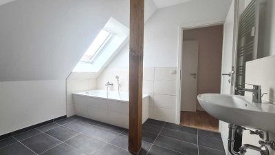 Erstbezug ab Okt., 110 m², 5-Zi, 8m² Balkon, Gast-WC, 20 m² Keller
