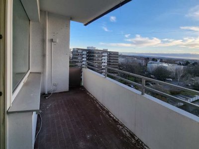 Renovierte 2-Zimmer-Wohnung mit Balkon und Aufzug in der Weststadt!