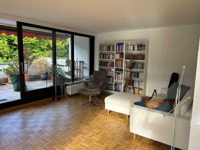 Exklusive 2-Zimmer-Penthouse-Wohnung mit geh. Innenausstattung mit Balkon und EBK