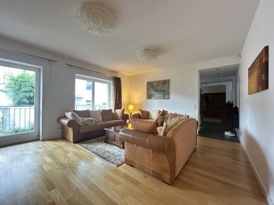 Exklusive 5-Zimmerwohnung auf zwei Etagen mit Garten und zwei Stellplätzen i.Oberkassel.
