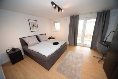 2,5-Zimmer-EG-Wohnung im Neubau, umlaufende Terrassen.