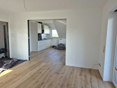 Ansprechende 4-Zimmer-Dachgeschosswohnung mit geh. Innenausstattung, Erstbezugmit Balkon und EBK