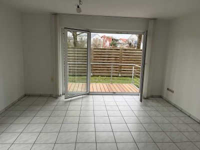 Hübsche und bezugsfreie 2 ZKBB mit Wohnküche, Balkon und saniertem Duschbad