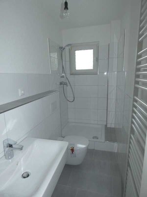 *** 2 Zimmer-Erdgeschoss-Whg. mit Duschbad - bereits aufwendig modernisiert!