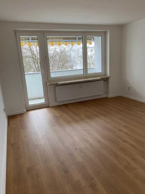 Helle, gut geschnittene 2 Zi. Wohnung, EBK, ruhig, 2.OG ab sofort